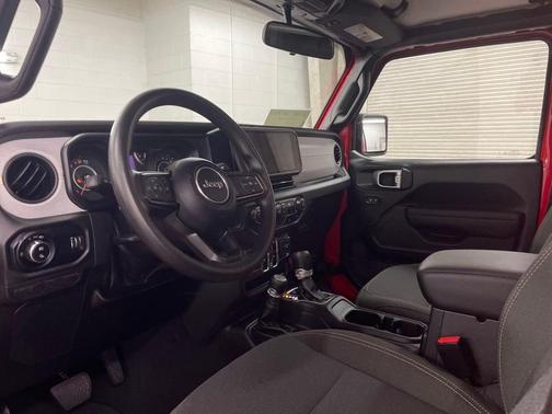 2025 Jeep Gladiator Sport