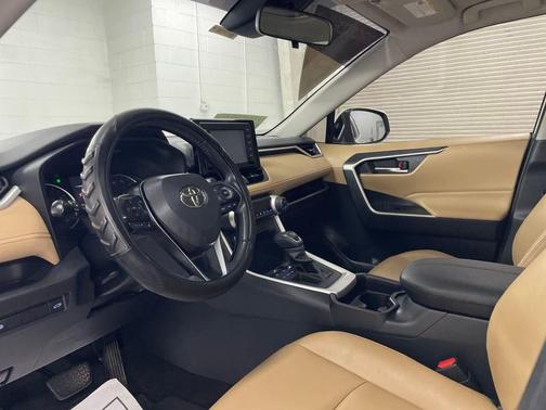 2019 Toyota RAV4 XLE Premium