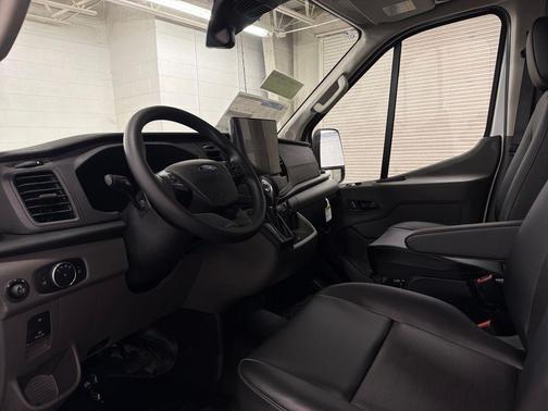 2026 Ford Transit-250 148 WB Medium Roof Cargo