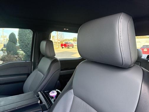 2023 Ford F-150 Lightning LARIAT