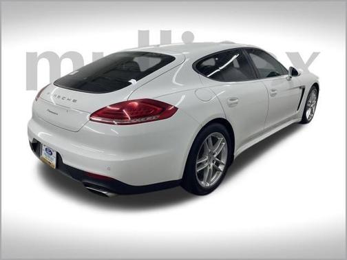 2015 Porsche Panamera 4