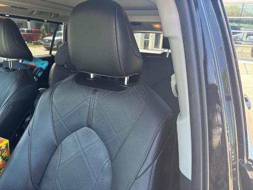 Midnight Black Metallic 2022 Toyota Highlander PLATINUM
