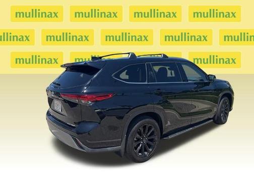Midnight Black Metallic 2022 Toyota Highlander PLATINUM