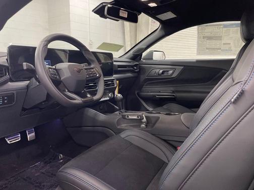 2025 Ford Mustang Dark Horse