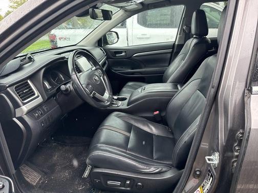 2017 Toyota Highlander SE