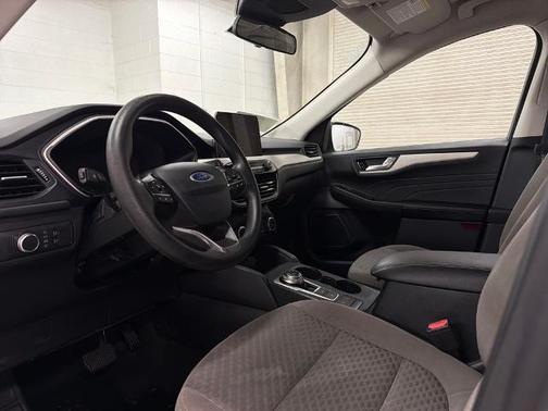 OXFORD WHITE 2021 Ford Escape SE