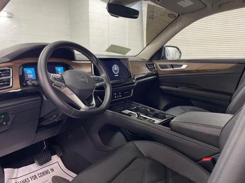 2025 Volkswagen Atlas 2.0T SE