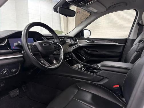 Bright White Clearcoat 2022 Jeep Grand Cherokee LIMITED