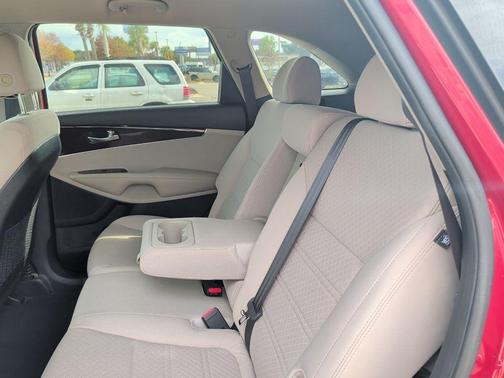 2018 Kia Sorento LX