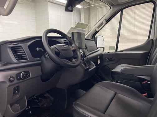 2026 Ford Transit-250 148 WB Medium Roof Cargo