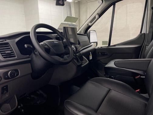 2026 Ford Transit-250 148 WB Medium Roof Cargo