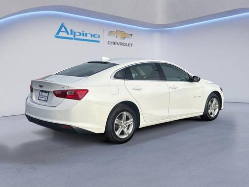 Summit White 2024 Chevrolet Malibu LT