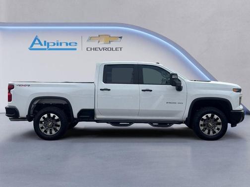 Summit White 2024 Chevrolet Silverado 2500 Custom