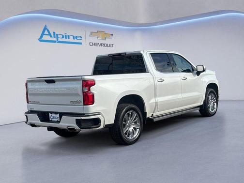 Iridescent Pearl Tricoat 2022 Chevrolet Silverado 1500 Limited High Country
