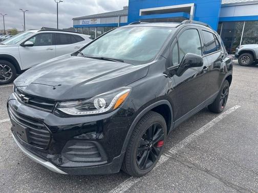 Mosaic Black Metallic 2022 Chevrolet Trax LT