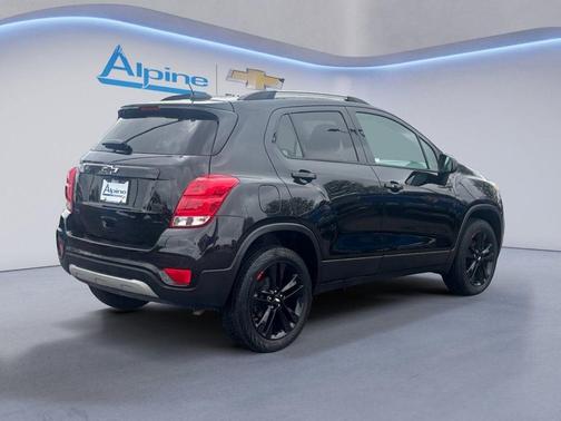 Mosaic Black Metallic 2022 Chevrolet Trax LT