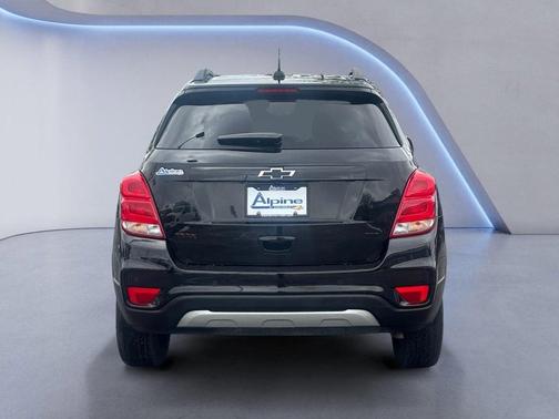 Mosaic Black Metallic 2022 Chevrolet Trax LT