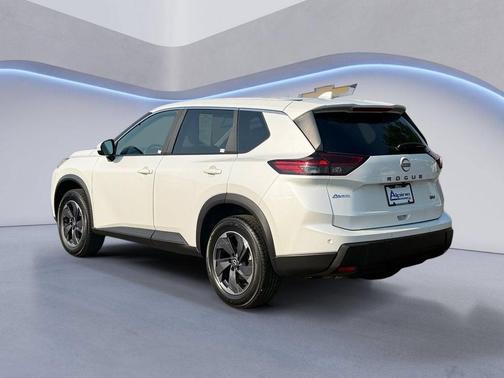 Everest White P 2024 Nissan Rogue SV