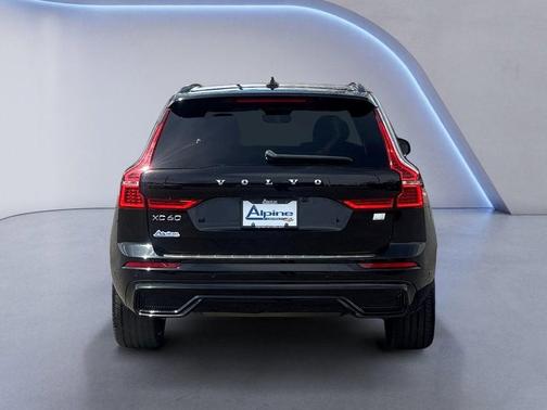 2022 Volvo XC60 Recharge Plug-In Hybrid T8 R-Design Extended Range