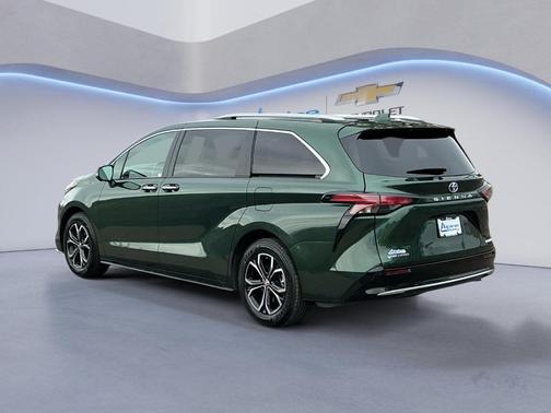 Platinum 2025 Toyota Sienna Platinum 7 Passenger