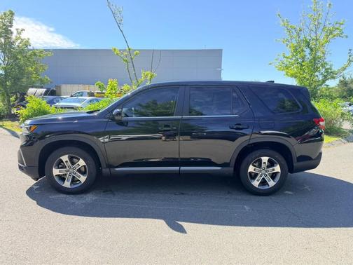 Crystal Black Pearl 2023 Honda Pilot AWD EX-L 8 Passenger