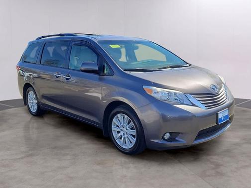 2016 Toyota Sienna XLE