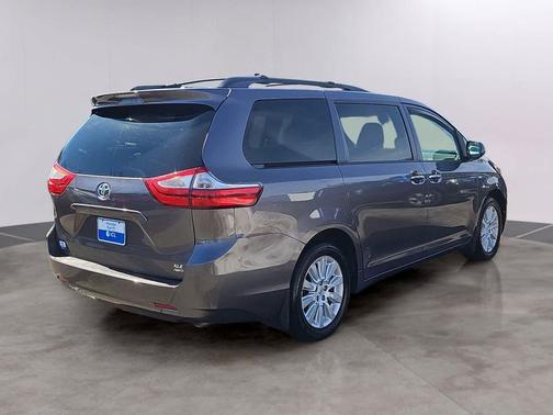 2016 Toyota Sienna XLE