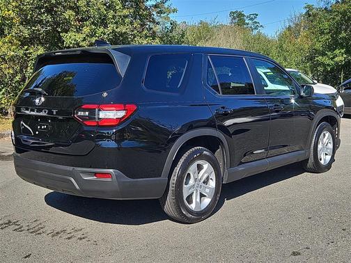 2023 Honda Pilot AWD LX