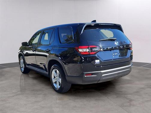 2023 Honda Pilot AWD LX
