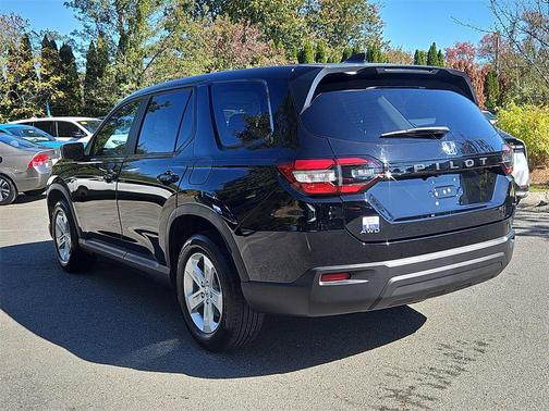 2023 Honda Pilot AWD LX