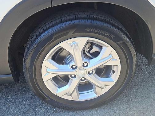 Platinum White Pearl 2024 Honda HR-V LX