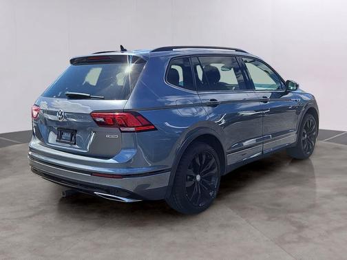 Platinum Gray Metallic 2021 Volkswagen Tiguan 2.0T SE R-Line Black 4MOTION