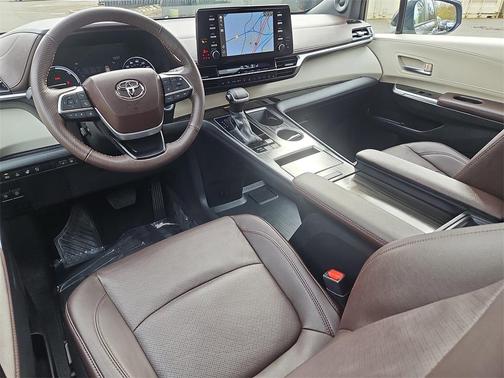 2024 Toyota Sienna Platinum