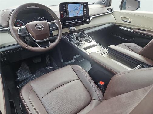 2024 Toyota Sienna Platinum