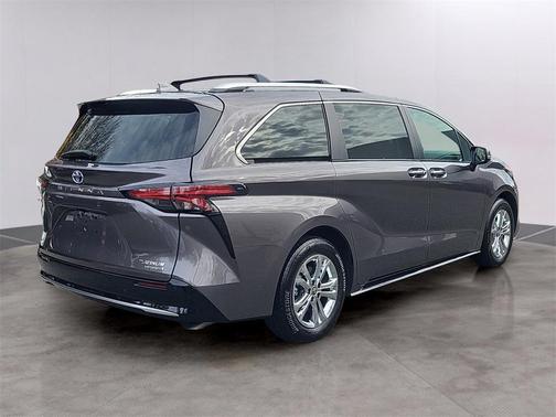 2024 Toyota Sienna Platinum