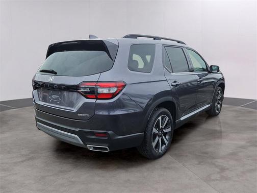 2023 Honda Pilot Touring 8-Passenger