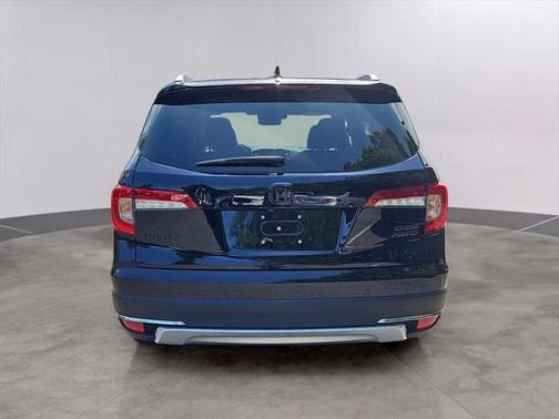 2022 Honda Pilot Touring 8-Passenger
