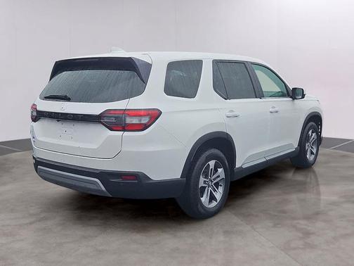 Platinum White Pearl 2024 Honda Pilot EX-L 7 Passenger