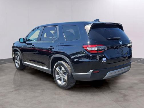 Crystal Black Pearl 2024 Honda Pilot EX-L 7 Passenger