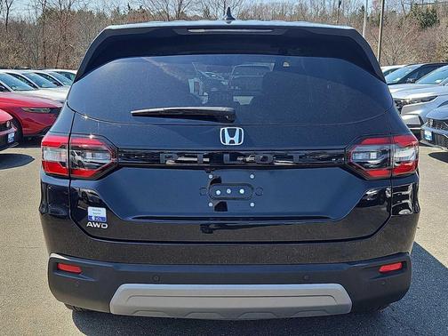 Crystal Black Pearl 2024 Honda Pilot EX-L 7 Passenger