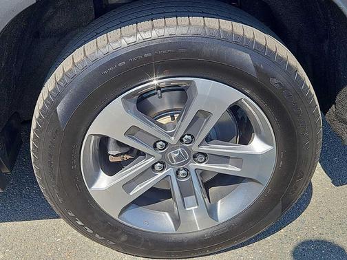 Crystal Black Pearl 2024 Honda Pilot EX-L 7 Passenger