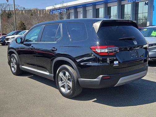 Crystal Black Pearl 2024 Honda Pilot EX-L 7 Passenger