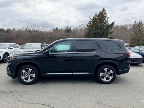 Crystal Black Pearl 2024 Honda Pilot EX-L 7 Passenger