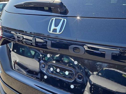 Crystal Black Pearl 2024 Honda Pilot EX-L 7 Passenger