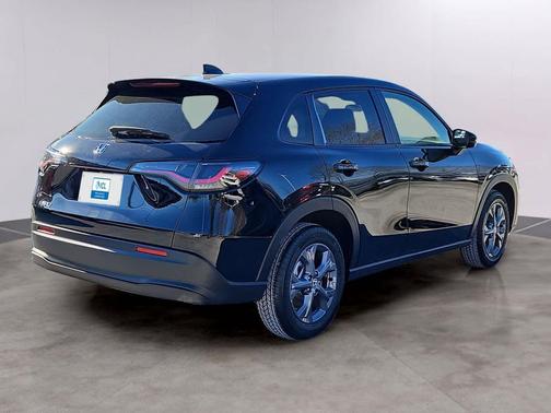 Crystal Black Pearl 2026 Honda HR-V LX