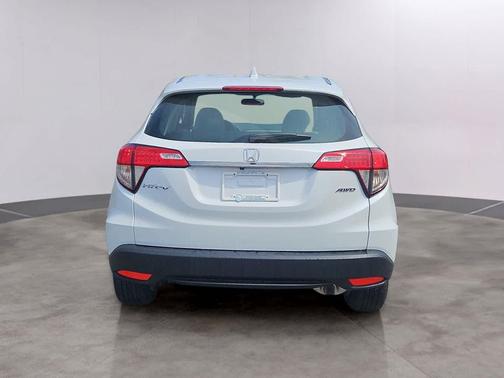 Platinum White Pearl 2022 Honda HR-V LX