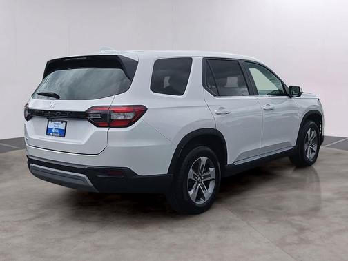 Platinum White Pearl 2023 Honda Pilot AWD EX-L 7 Passenger