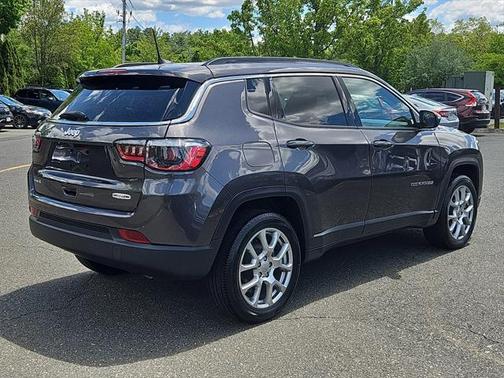 2022 Jeep Compass Latitude Lux