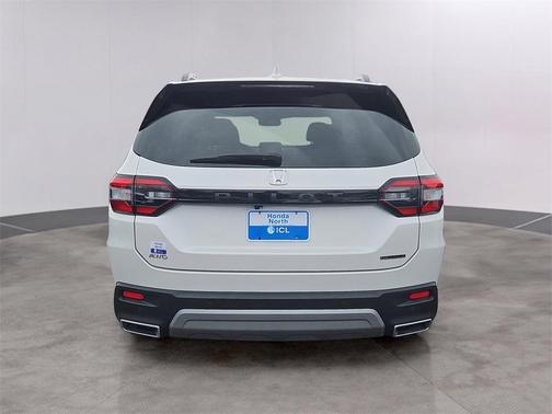 2025 Honda Pilot Touring 8-Passenger