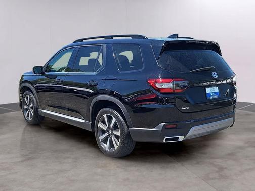 Crystal Black Pearl 2023 Honda Pilot AWD Elite